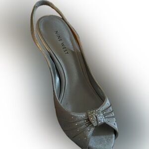 Nine West Satin Silver Stiletto 7.5 EUC
